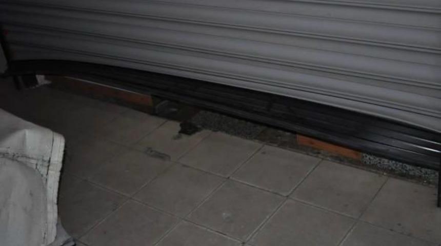 Hırsızlar Kuyumcuda 10 Bin Tl'lik Altın &Ccedil;aldı