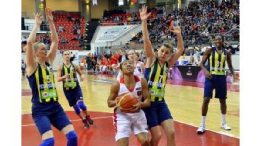 Ag&uuml; Spor Fenerbah&ccedil;e'yi Yendi Finale &Ccedil;ıktı