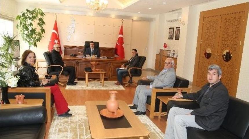 Vali D&uuml;zg&uuml;n, Kayseri Yazarlar Ve Şairler Derneği&rsquo;ni Kabul Etti