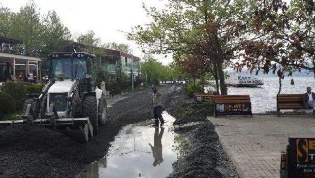 Belediye, Sapanca Gölü'ndeki Taşkın Nedeniyle Yolu Yükseltti