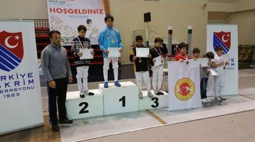 Minik Eskrimciler, Alanya&rsquo;da K&uuml;rs&uuml;ye &Ccedil;ıktı