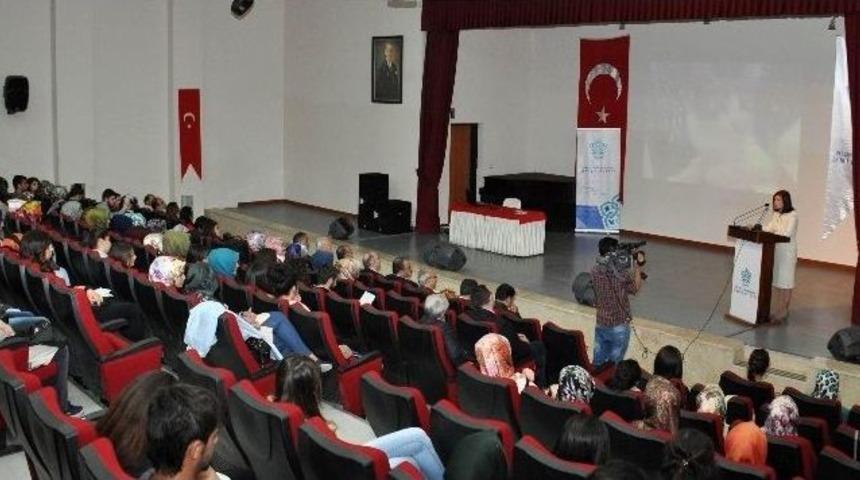 Ne&uuml;&rsquo;de Sokak Hayvanlarının Sorunları Konuşuldu