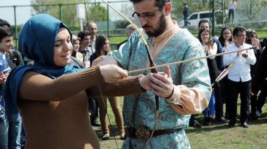 Üniversitelilere Okçuluk Anlatıldı