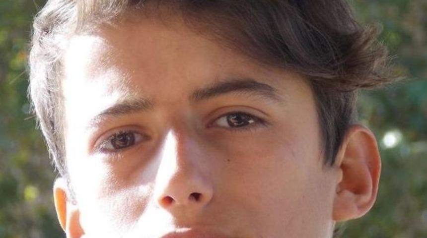 18 Yaşında Bir Gen&ccedil; Parkta &Ouml;l&uuml; Bulundu