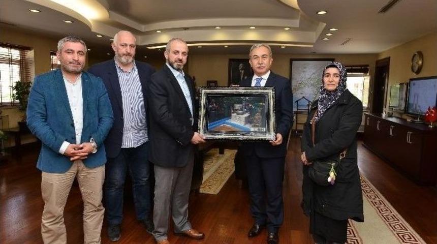 İhh Sakarya Şubesi &Uuml;yeleri Vali B&uuml;y&uuml;k&rsquo;&uuml; Ziyaret Etti