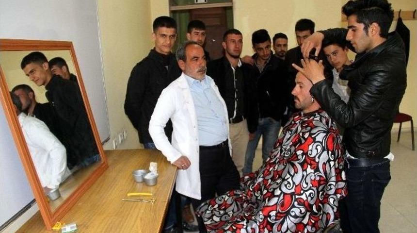 (&ouml;zel Haber) Mahalle Muhtarından &Ouml;rnek Davranış