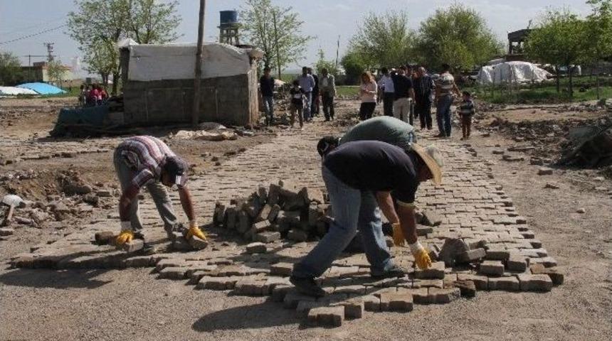 Akat K&ouml;y Ziyaretlerine Devam Ediyor