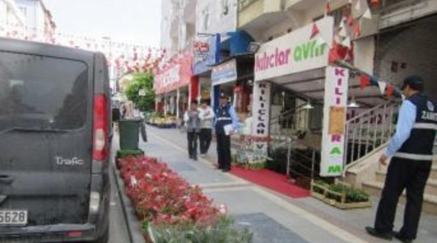 K&ouml;rfez Zabıtası Kaldırım İşgaline G&ouml;z A&ccedil;tırmıyor