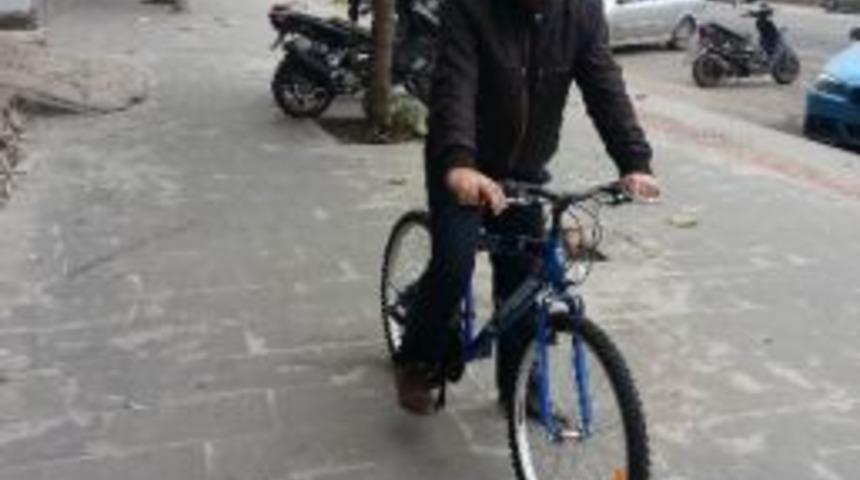 Spora Dikkat &Ccedil;ekmek İsteyen Doktor, Bisikletle İşe Gidip Geliyor