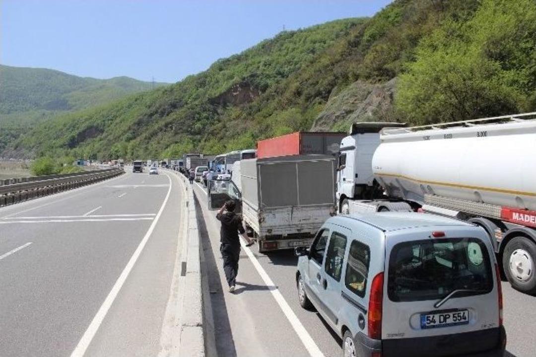 D-650 Karayolu&rsquo;ndaki Trafik Kazası Bilecik İstikametini Ulaşıma Kapattı