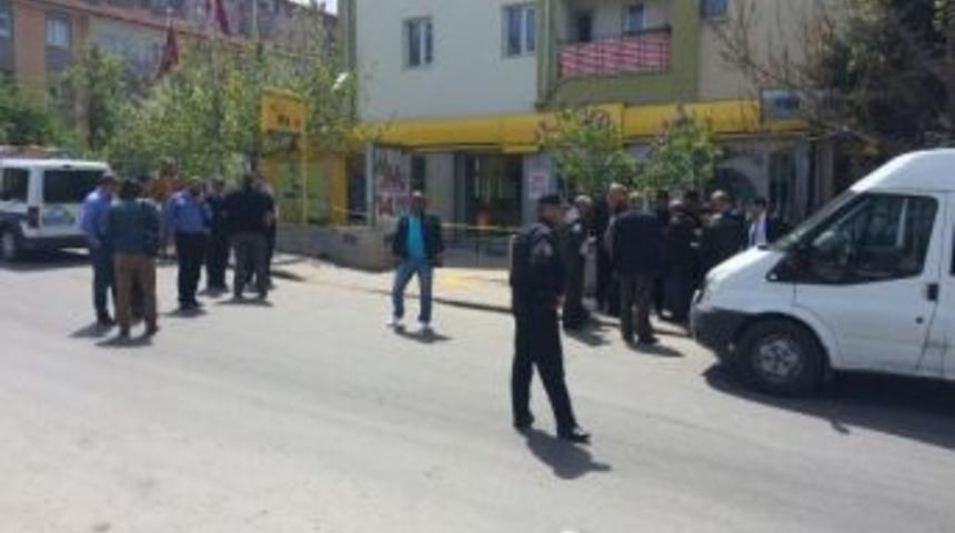 Silahlı Saldırgan Ptt Şubesinde &Ccedil;alışan 1 Kişiyi Yaraladı, 1 Kişiyi Rehin Aldı (1)