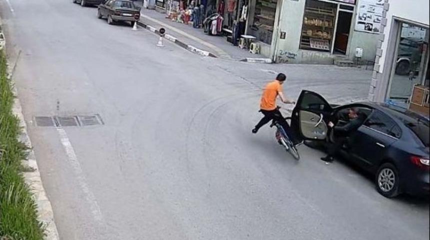 Bisikletli S&uuml;r&uuml;c&uuml;n&uuml;n Yaralanma Anı G&uuml;venlik Kamerasında