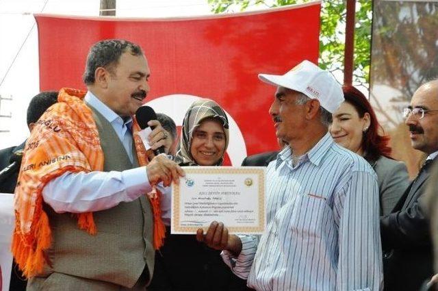 Bakan Eroğlu, Yörük Kıyafetiyle Sahaya İndi