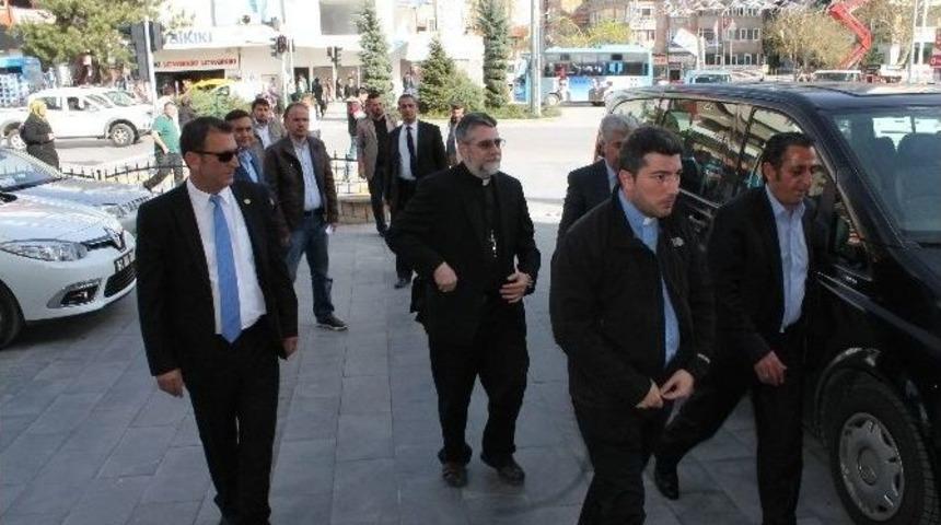 Keldani Kilisesi Piskoposun&rsquo;dan Valiye Ziyaret