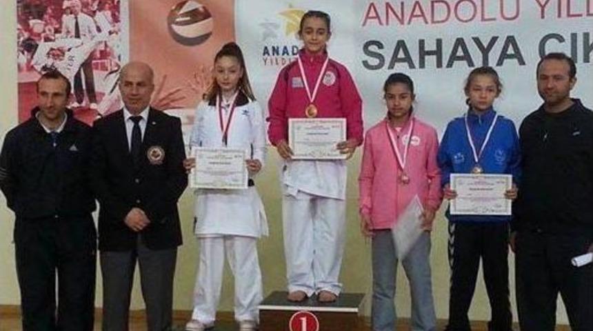 Amine Ak&ccedil;akmak T&uuml;rkiye Şampiyonu Oldu