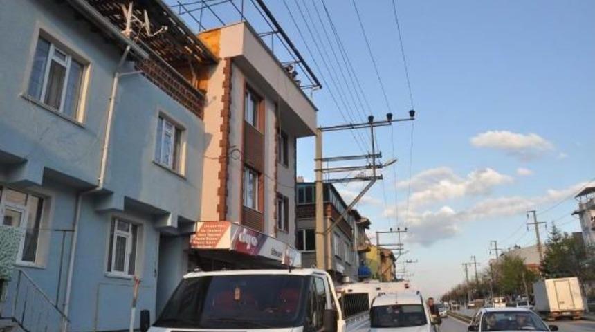 Akıma Kapılan 2 Iş&ccedil;i Yaralandı