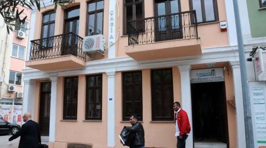 &Ccedil;anakkale'de Işadamları Derneğindeki Polis Incelemesi 28 Saatte Tamamlandı