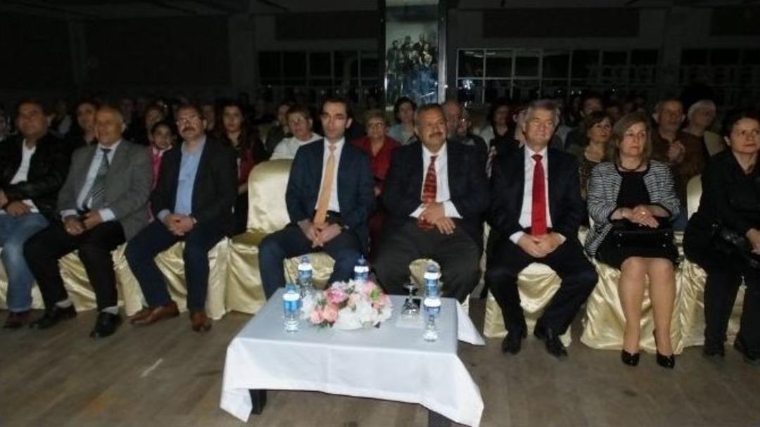 Burhaniye&rsquo;de Anılar Konseri Coşturdu