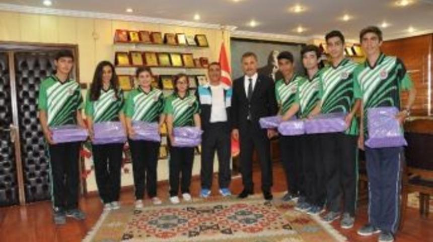 Başkan Tuna, 1.lig&rsquo;e Y&uuml;kselen Bocce Takımını Kutladı