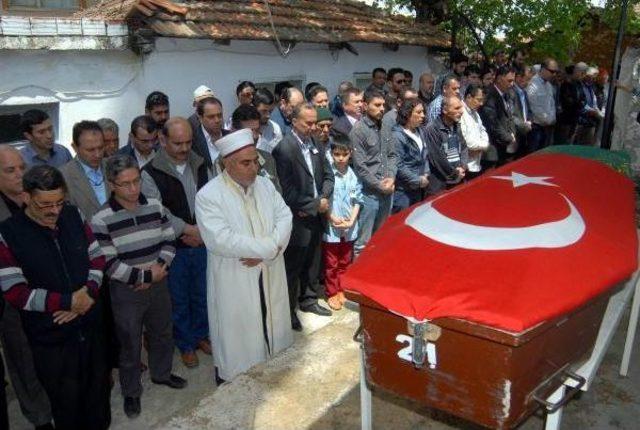 İzmir'de Öldürülen Taksi Şoförü, Son Yolculuğuna Uğurlandı