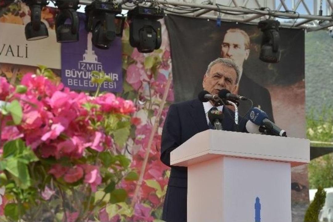 Bayındır Festivalle &Ccedil;i&ccedil;ek A&ccedil;tı