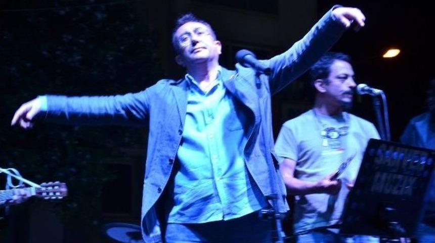 Chp&rsquo;li Talipoğlu, Zeybek Oynayarak Konsere Damga Vurdu