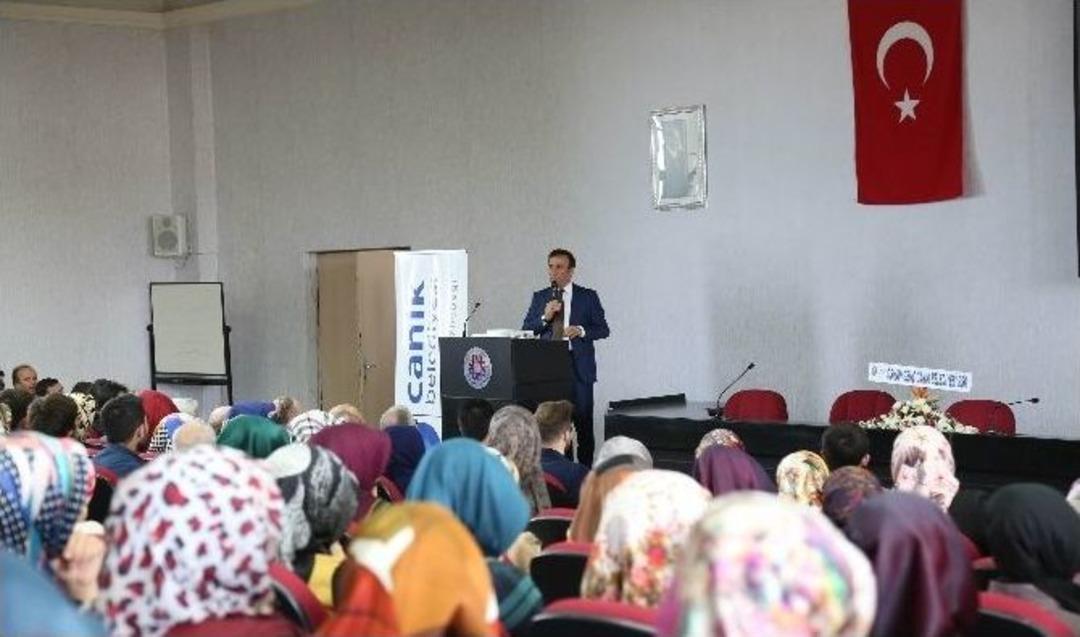 Başkan Gen&ccedil;, Om&uuml;&rsquo;de &Ouml;ğrencilerle Buluştu