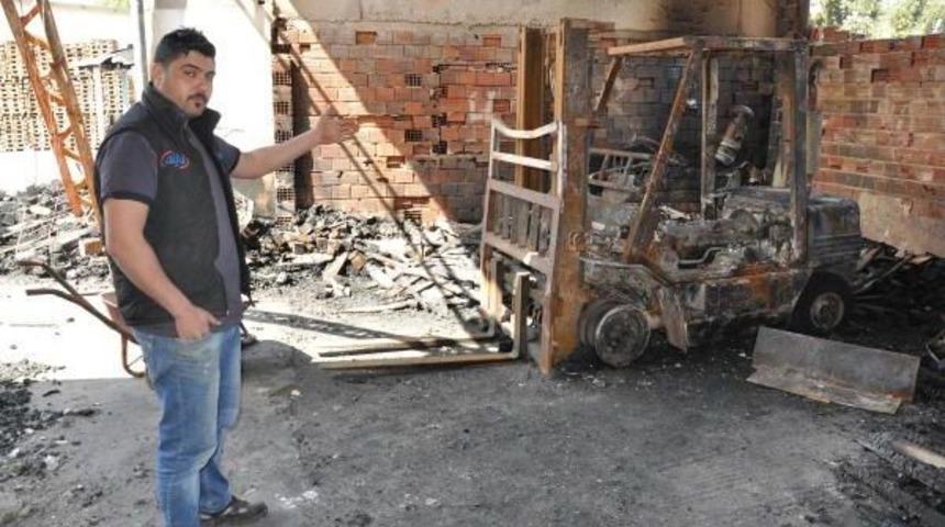 Kundaklanan Orman &Uuml;r&uuml;nleri Fabrikası Alev Alev Yandı