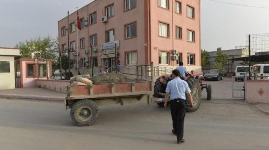 Trakt&ouml;r&uuml;n &Ccedil;arptığı &Ccedil;ocuk &Ouml;ld&uuml;