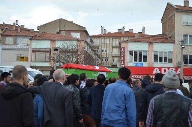 Halı Sahada Kalp Krizi Geçiren Öğretim Üyesi Çorum'da Toprağa Verildi