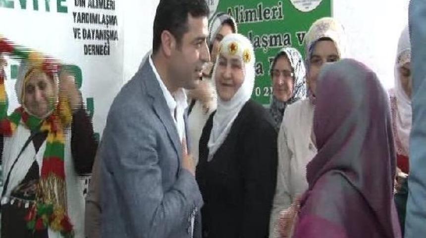 Demirtaş, Din Adamlarının Yanında Diyanet'i Sert Sözlerle Eleştirdi...