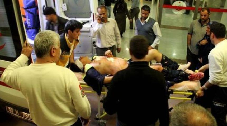 Şanlıurfa'da Bı&ccedil;aklı Kavga: 2 Yaralı