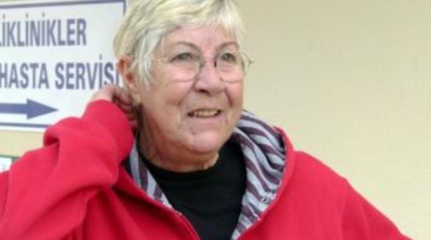 M&uuml;zeyyen Senar&rsquo;ın Kızı Hastanede Tedavi G&ouml;r&uuml;yor