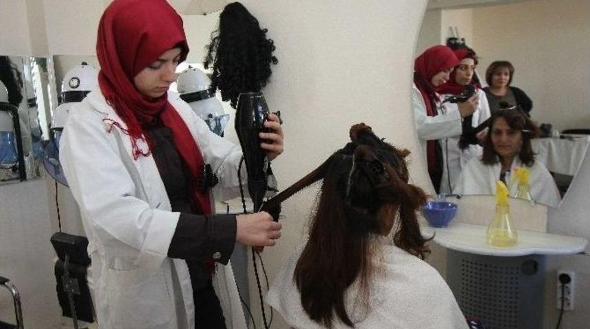 Geleceğin Kuaf&ouml;rleri Bayraklı&rsquo;da Yetişiyor