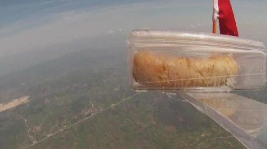 Balonla Atmosfere B&ouml;rek G&ouml;nderdi