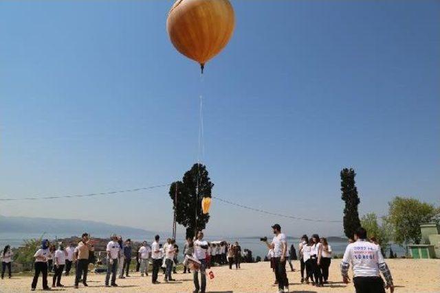 Balonla Atmosfere Börek Gönderdi