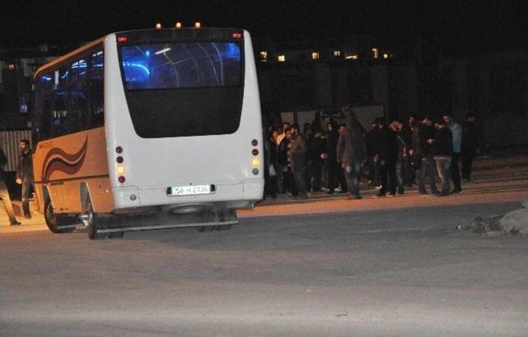 Sivas&rsquo;ta Karşıt G&ouml;r&uuml;şl&uuml; &Ouml;ğrenciler &Ccedil;atıştı: 5 Yaralı