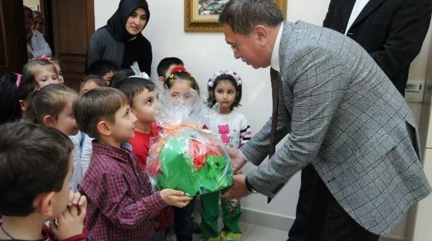 Başkan &Ccedil;etin, Nezaket Hanımevi&rsquo;ni Ziyaret Etti