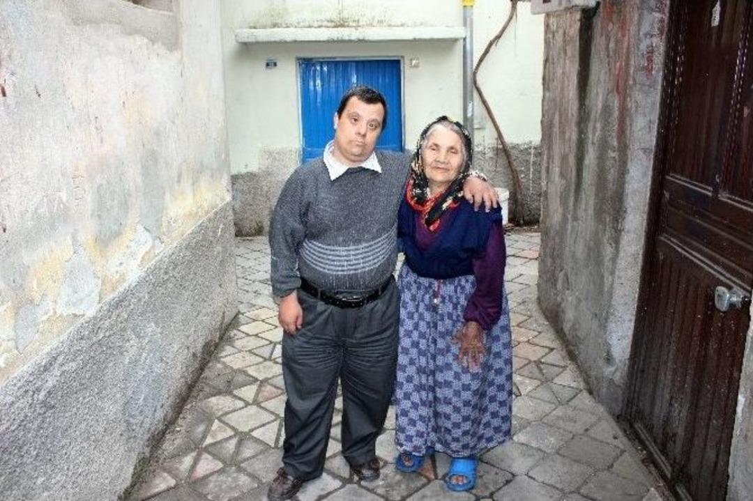 Anne Sevgisi T&uuml;m Engelleri Aştı