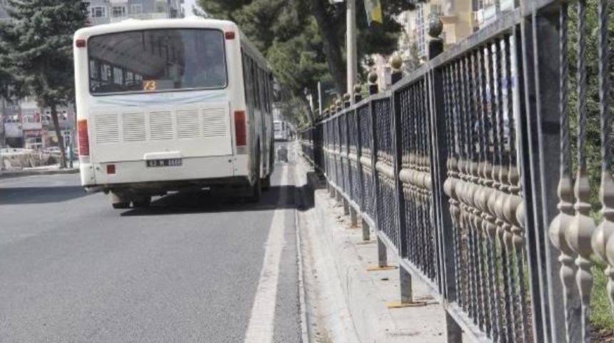 Şanlıurfa&rsquo;Da Kazalara Karşı Demir Korkuluklu &Ouml;nlem