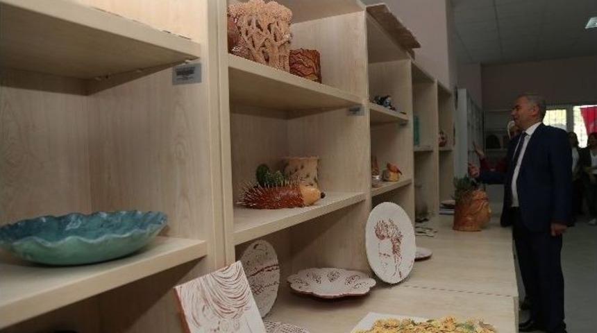 Seramik Kursunu Başarıyla Tamamlayan Kursiyerler, Sertifikalarını Aldı