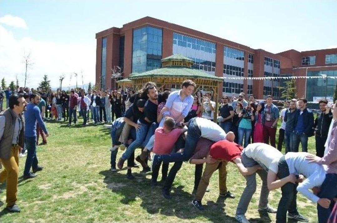 Veteriner Fak&uuml;ltesi&rsquo;nin "uzun Eşek" Geleneği Bu Yıl Da Ger&ccedil;ekleştirildi