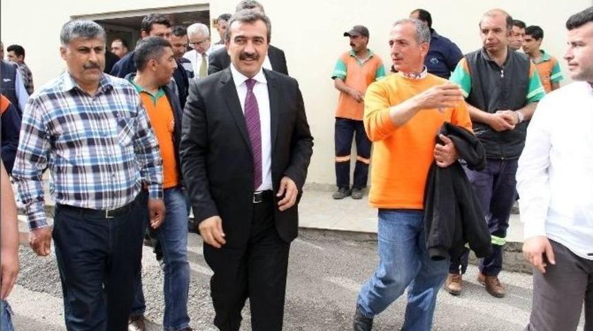 &Ccedil;etin Temizlik İş&ccedil;ilerini Ziyaret Etti