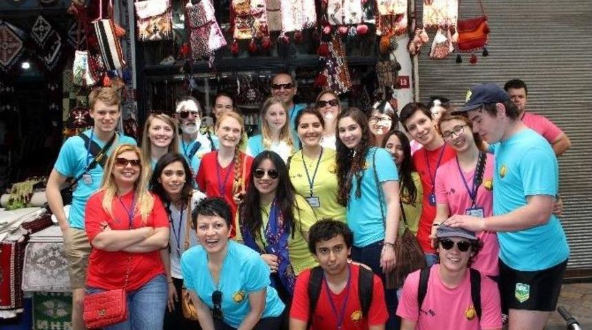 Yabancı &Ouml;ğrenciler Oturak&ccedil;ı Pazarı&rsquo;na Hayran Kaldı