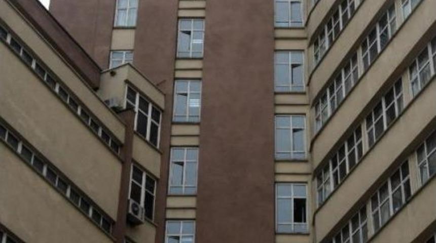 Hastanede 11'inci Kattan Atlayan Gen&ccedil; &Ouml;ld&uuml;