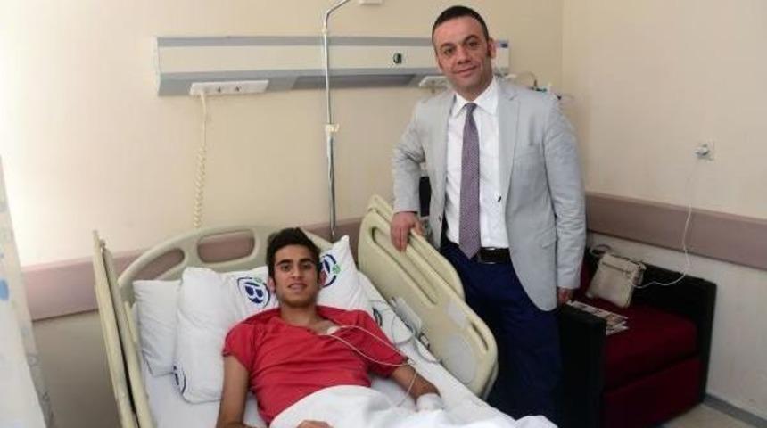 Kalp Krizi Ge&ccedil;iren Futbolcu, V&uuml;cudu Soğutularak Kurtarıldı