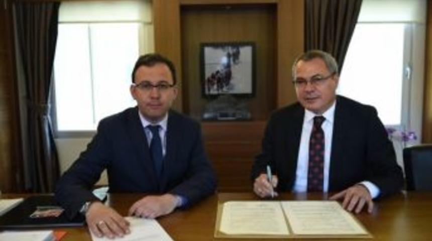 Spor Toto Tarafından Ardahan&rsquo;da Yapılacak Olan 6 Halı Saha İ&ccedil;in Protokol İmzalandı