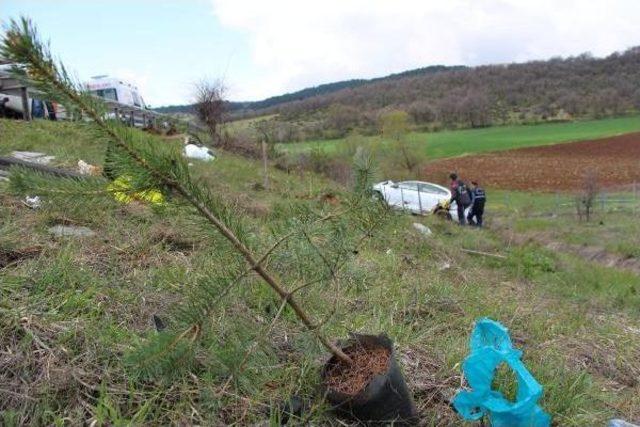 Otomobil Fidan Diken Işçilerin Üzerine Uçtu: 1 Ölü, 2 Yaralı