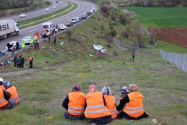 Otomobil Fidan Diken Işçilerin Üzerine Uçtu: 1 Ölü, 2 Yaralı