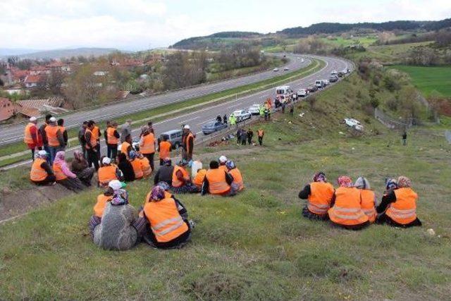 Otomobil Fidan Diken Işçilerin Üzerine Uçtu: 1 Ölü, 2 Yaralı